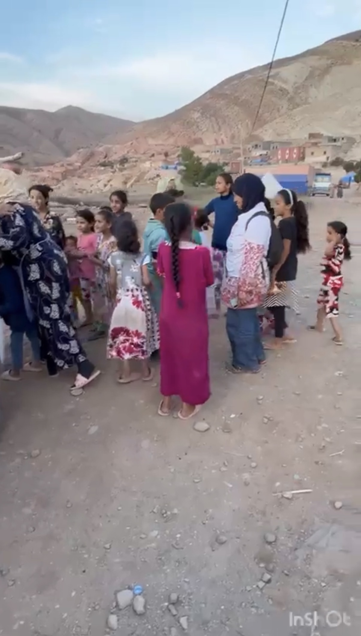Un groupe d’enfants et de familles lors d’une action solidaire.